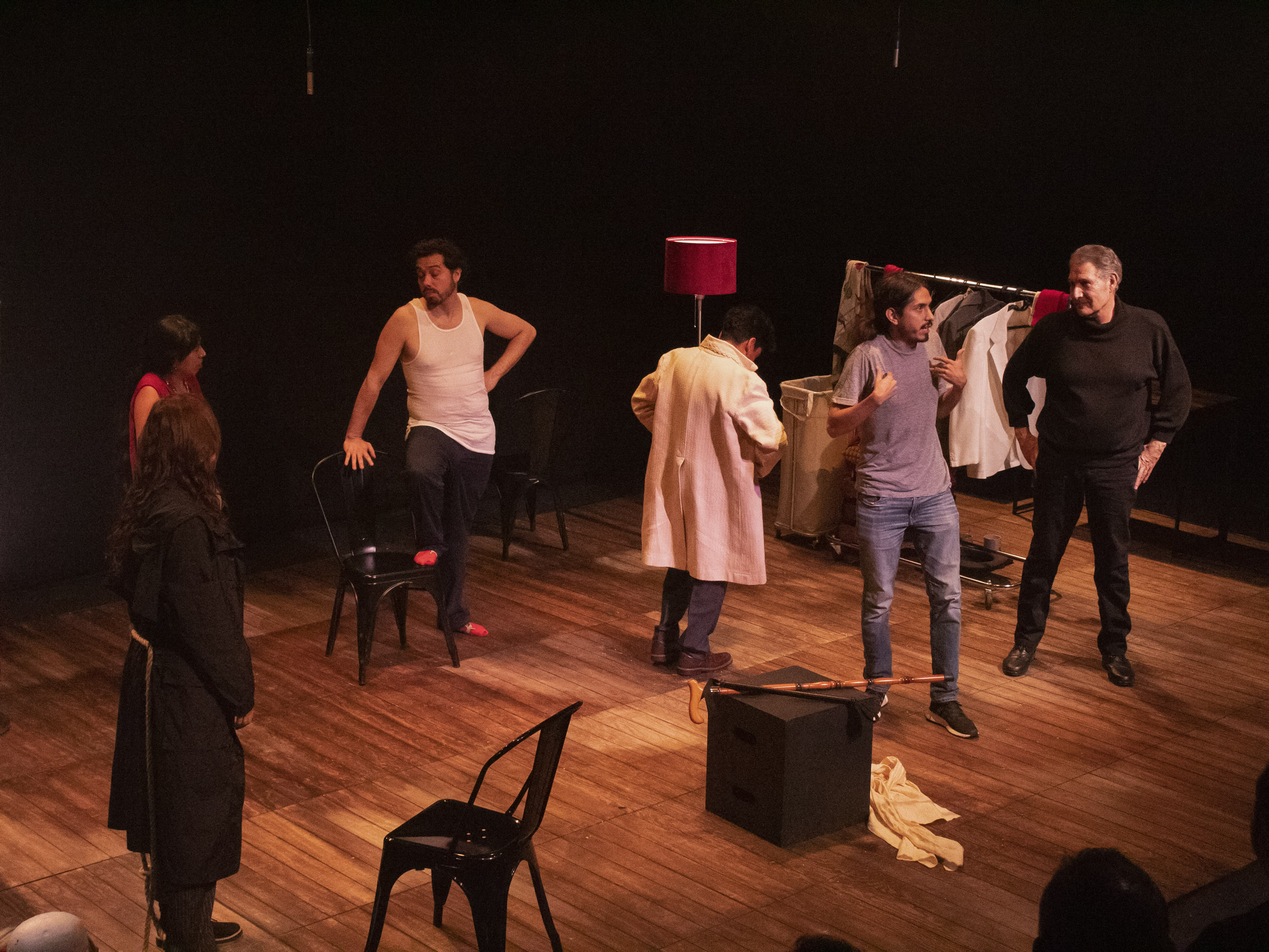 Hay obras que buscan respuestas; Las Controversias insiste en hacernos preguntas.