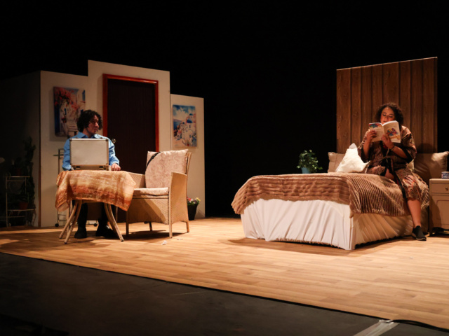 Comedia de alcoba: risas y reproches en el amor cotidiano